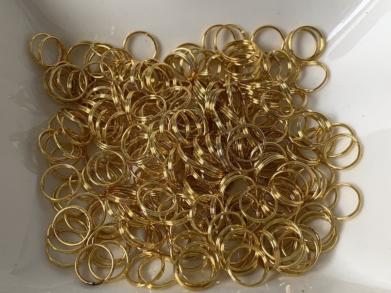 700 goldene Binderinge Ösen 7 mm x 0,5 mm Biegeringe Verbindungsringe 296au
